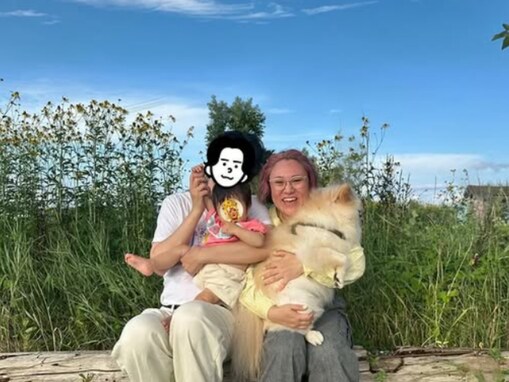 「幸せ家族写真」バービー、夫＆娘との仲良し家族ショット公開！ 「ほほ笑ましい」「ホッコリ」