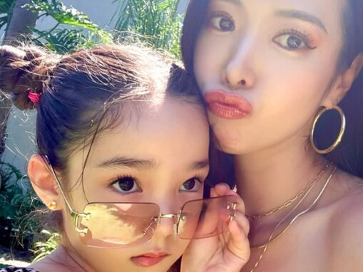 「娘ちゃん大人っぽく」紅蘭、LA出張で美人娘と顔出しツーショット「どんどん似てきてる」「姉妹みたい」