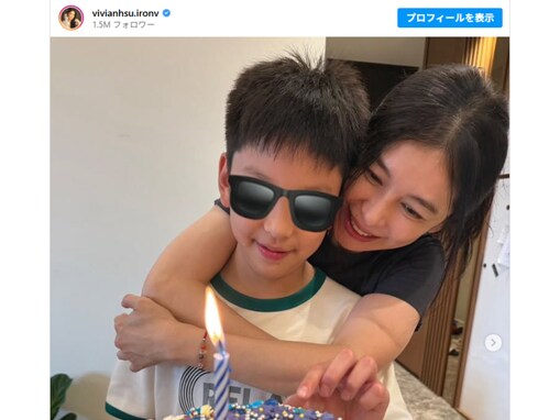 ビビアン・スー、イケメン息子の顔出しショット公開！ バックハグする仲良しな姿やおそろコーデ披露