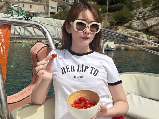 「デートしてるみたいで最高だ」小嶋陽菜、フランスで圧巻の美太もも披露「もう可愛すぎる」「めっちゃオシャレ」