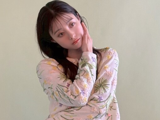 「久々の天使様の降臨だぁぁあ」橋本環奈、謎ポーズショット披露も絶賛の声！ 「清楚な環奈ちゃん」