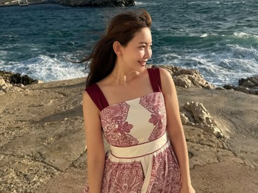 「ええ太もも」小嶋陽菜、海外で圧巻の美脚披露「立ったまま寝ないで」「どんな状況下でもお洒落を楽しんでる」