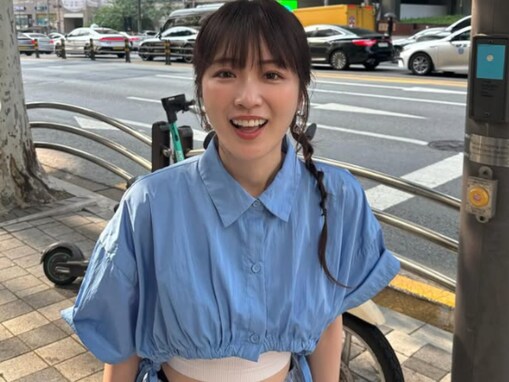 結婚1年の元乃木坂46、海外の街中でおなか丸出しに！ 「このコは天使？」「可愛すぎなんですけども」