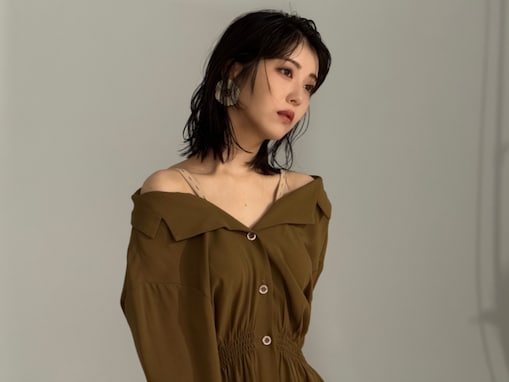 「お美しすぎる」浜辺美波、色っぽ肩出しモデルショット！ 「秋メイクめっちゃ似合ってる」