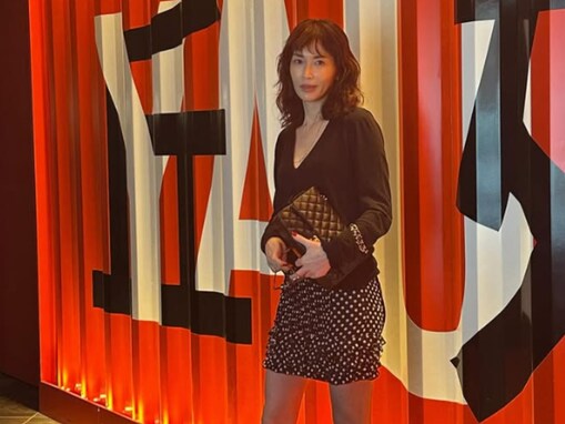 「脚、長すぎ」長谷川京子、“ママ友と”プライベートの美脚ショット公開「美しすぎる...透明感がヤバイ」