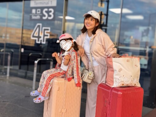 「大きくなったなぁ」菊地亜美、4歳長女との最新親子ショット公開！ 空港ファッションも披露