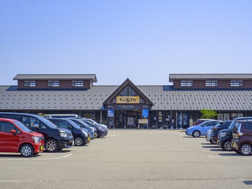 好き＆行ってみたい「中部地方の車中泊スポット」ランキング！ 2位は富山県の「氷見漁港場外市場ひみ番屋街」、1位は？