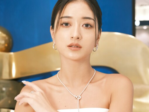 「なんか雰囲気違う」みちょぱ、美デコルテ＆鎖骨際立つ上品ビスチェ姿を披露！ 「あ〜美女だぁ」