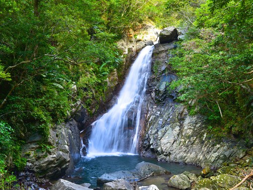 沖縄県で「夏に行きたい滝」ランキング！ 「比地大滝」を4票差で抑えた1位は？【2025年調査】
