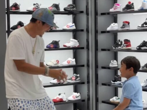 「溢れ出す才能が開花」宮崎麗果、夫・黒木啓司＆息子の“異様にテンションバカ上がり”ダンス動画公開