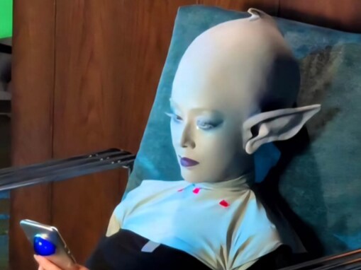 「やばすぎます」大地真央、別人級!? ショットに反響「脳内バクりました」「もう大地真央様どこまでいくねん」