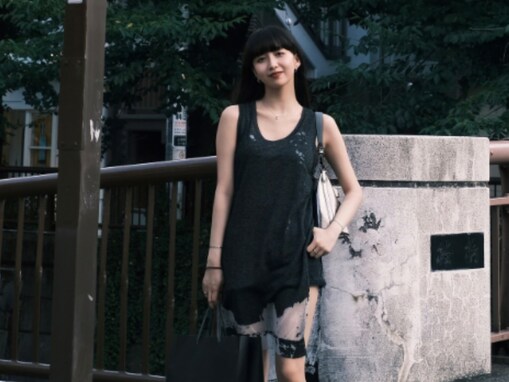 木村拓哉＆工藤静香の長女・Cocomi、レアな美脚ショット披露！ 圧巻のスタイル際立つ全身コーデ