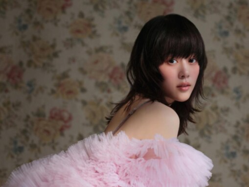 「妊娠中なのになんて嬉しいサプライズ」高畑充希、肩＆美背中見せのドレス姿を披露「可愛くて綺麗なママ」