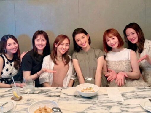「美女軍団」橋本マナミ、41歳誕生日を仲良し美女らが祝福！ “女子会”ショットに「美しい…」絶賛の声