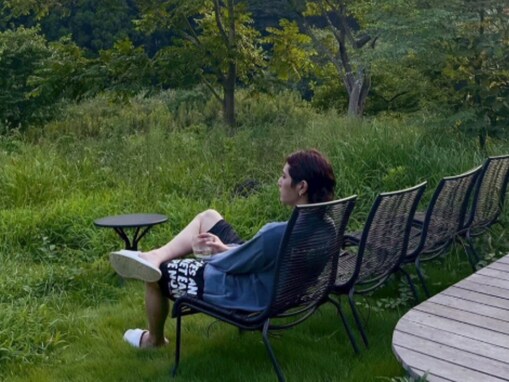 「横顔も後ろ姿もイケメン」山田涼介、プライベートショット公開？ ファンから「クセ毛がたまらん」の声