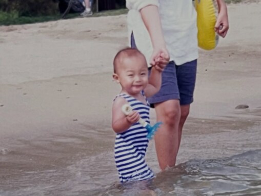 「ずーと可愛い」ミチ、弟・よしあきの貴重な幼少期ショット公開で誕生日祝福！ 「なんか涙出てきた」