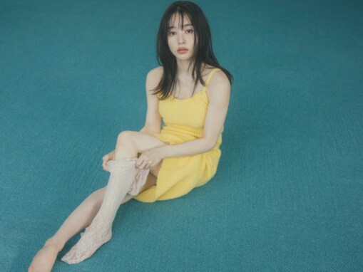 「すごい細くなった！」桜井日奈子、スリムな美脚際立つ表紙ショット公開！「すっぴんに近いのかな？」