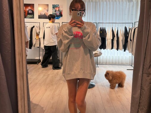 「完璧な足」加護亜依、超ギリギリのスウェット姿で美脚を披露！ 「相変わらず脚がキレイ」