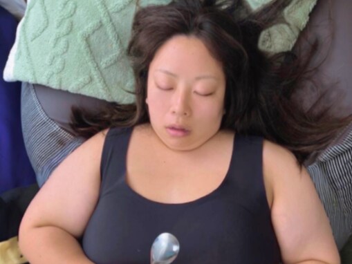 「ニューボーンフォトに見えました」餅田コシヒカリ、“彼氏目線”の100キロ女子の日常ショットに反響！