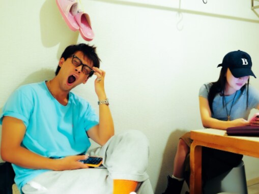 「プライベート感がうれしい」竹内涼真、あくびするレアショット披露！ 妹とのリラックス写真に反響