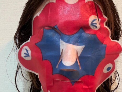 「なんでこの形を」元フジアナ、衝撃のフェイスパック姿に「恐怖しかない笑」「夢に出て来るやつ」の声