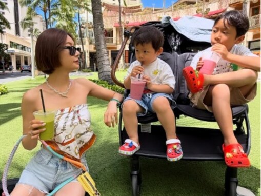 「いやっ、細い！」宮崎麗果、ハワイの海で圧巻スタイル披露！ 家族旅行ショットに「楽しそう」と反響