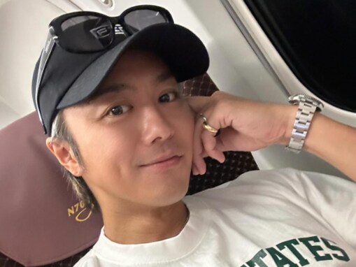 「足の指初めて見たかも」TAKAHIRO、イケメンショットに反響！ 「顔面優勝」「足もイケメン」