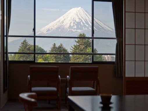 【楽天トラベルセール】「富士河口湖温泉 富士山の見える温泉旅館 大池ホテル」が今だけ特別価格に！ 展望露天で富士山を望む絶景湯体験 【9月3日】