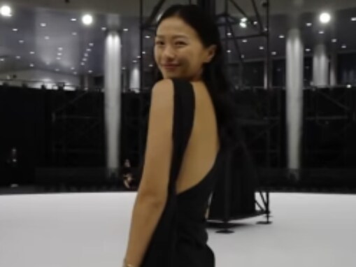 「さすがモデル」榮倉奈々、黒ドレスから美ウエスト＆美背中を披露！ 「ドレス姿が神々しい」