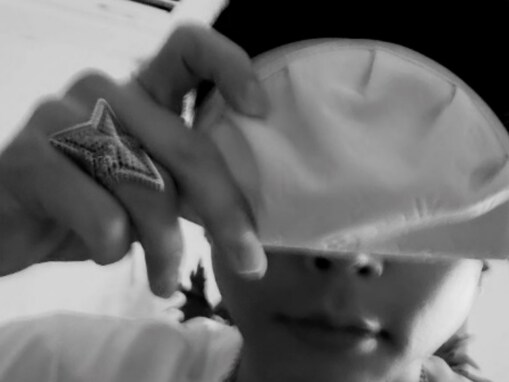 「最高級餃子」人気アイドル、“LVの餃子”？ 最新投稿と黒髪姿に反響！ 「似合いすぎ」「お高そう」