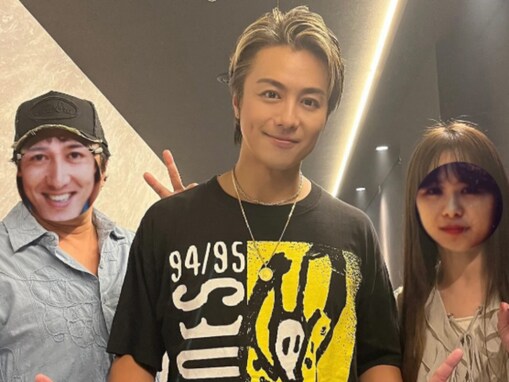 「妹さんかと思った」TAKAHIRO、両親との“親孝行”ショットを公開！ 「ママにそっくり」「美男美女や」