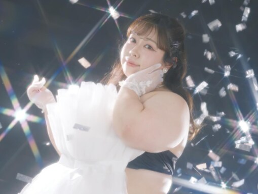 「痩せないでほしい」餅田コシヒカリ、“韓国アイドルになりたかった”驚きドレス姿に反響「推しすぎる」