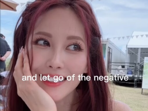 「やばっ！」MIYAVIの妻・melody.、美脚際立つミニ丈コーデ披露「全然変わってないし、可愛いまんま」