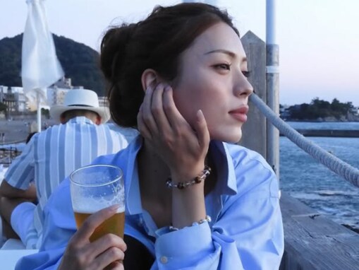 「人生を謳歌している」井手上漠、ビール満喫の休日ショット公開「内側から出る美しさとオーラがすごい」