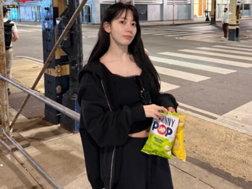 「すっぴんさくちゃんが爆美女過ぎて」宮脇咲良、北米ツアーのオフショットを公開！ 「セレブみたい」