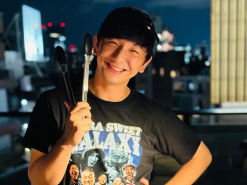 「東京に出てきて20年」人気お笑い芸人、港区の屋上でBBQショット公開「立派なシティーボーイです」
