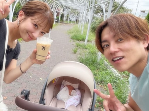 杉浦太陽＆辻希美、第5子と“初めてベビーカーでお散歩”ショット公開！ プライベートを満喫する姿