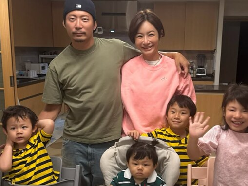 「なんだろう…この大物感」黒木啓司、末っ子の1歳誕生日を祝福「ずっとケイリーが真顔なの面白いｗ」