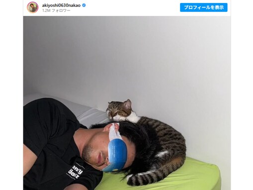 中尾明慶の“浮気現場”激写!? レアなプライベートショットに「圧がスゴい」「幸せそうな寝顔」反響