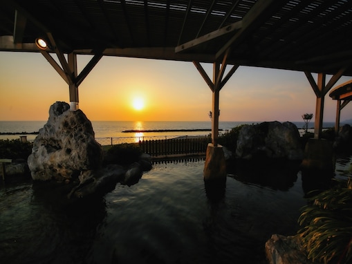 【楽天トラベルスーパーSALE】「瀬波温泉 大観荘 せなみの湯」が今だけ特別価格に！ 海に沈む夕日と多彩な湯処で贅沢な休日【9月17日】