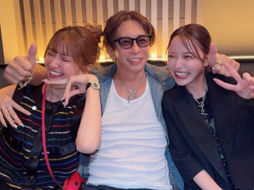 エイベックス松浦会長、「これが、俺のハーレム！」美女に囲まれた姿を披露「ここまでくると流石に引くわ」