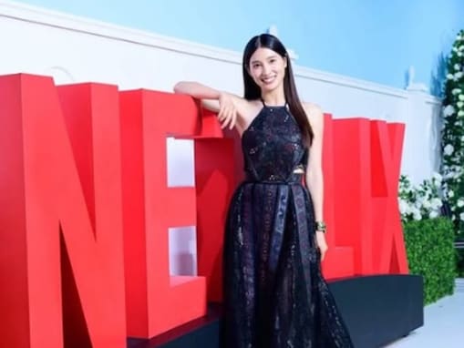 土屋太鳳、美貌際立つ黒ドレス姿に三吉彩花「ほんっっっとにビューティフル」絶賛の声「美しい」