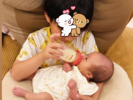 「コアとユメの絆」杉浦太陽、兄が第5子にミルクをあげるほほ笑ましい姿を公開！ 「コア兄ちゃんって」