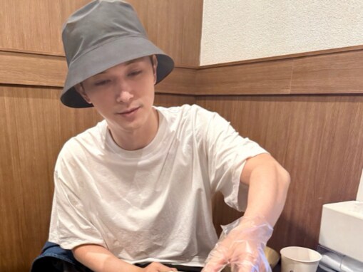 「疲労感すら絵になる」吉沢亮、プライベートショットに反響！ 「オフのお顔がこんなにも美しいとは」