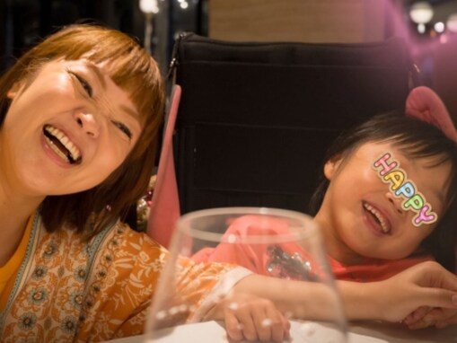 柳原可奈子、脳性まひ長女の就学先決定を報告。「ホッとしたよ〜」「素敵な学校生活になりますように」