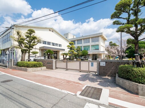 校長先生は普段、どんな仕事をしているの？  現役教師に教わる「学校の責任者」の知られざる役割