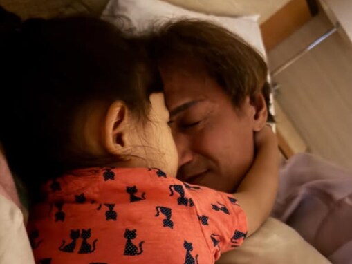 「ママもたまにはいれてね」人気タレント、夫と娘のイチャイチャショットを公開！ 「可愛すぎますね」