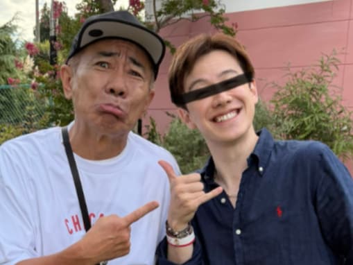 木梨憲武、“ハーフのミュージカル俳優っぽい人”との写真に反響！ 「何かやらかシタンツさん？笑」