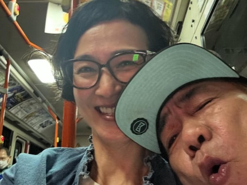 「理想のカップル」安田成美＆木梨憲武、夫婦ラブラブショット公開「ママとやんちゃな子供みたいで可愛い」