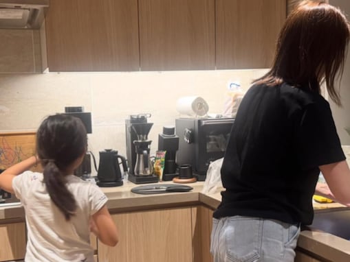 元体操日本代表、自宅で美人日テレアナと娘の姿を公開！ 手作りカレーを食べる「ホントに馴染んでますね」